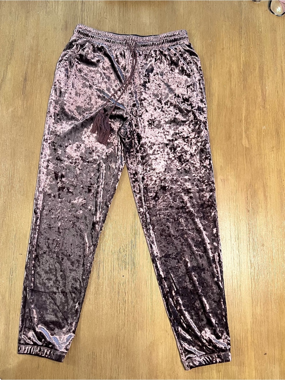 Weavers Crushed Velvet Joggers in Mauve